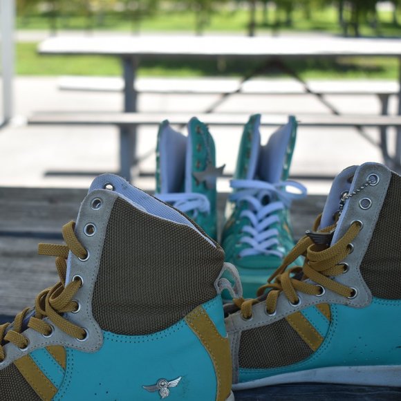 **CLEARANCE** Creative Rec Sneakers - Picture 11 of 11